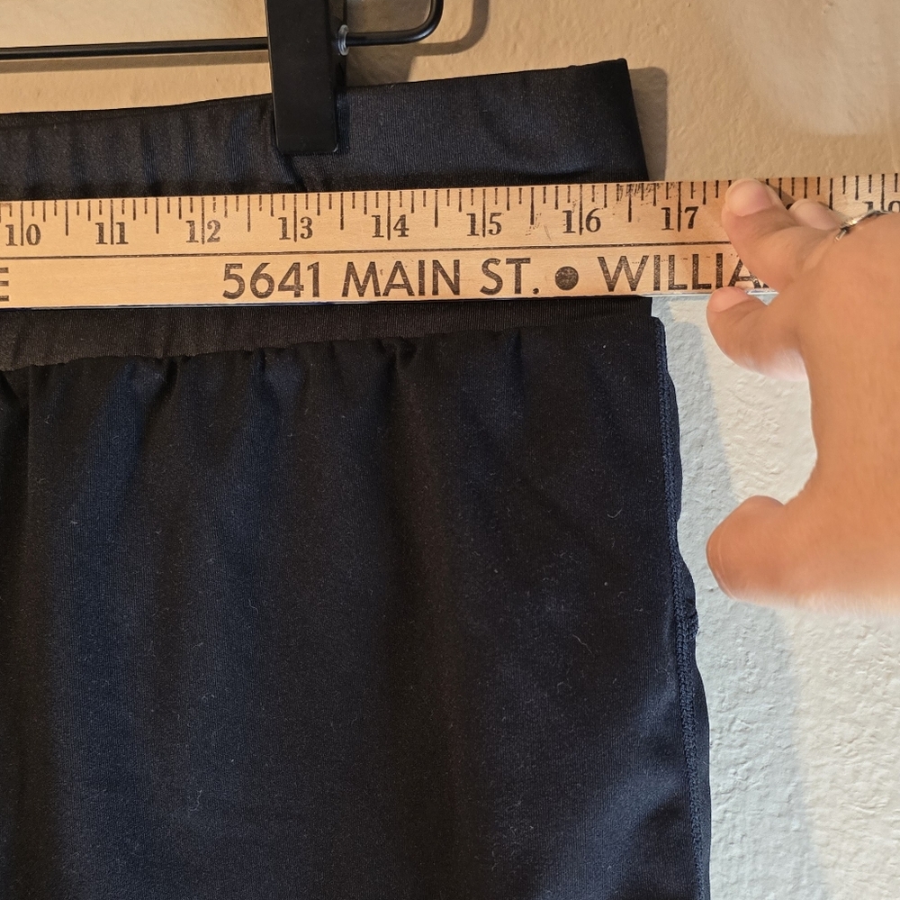 Fabletics Shorts W/ Built In Compression Size Xl - image 4